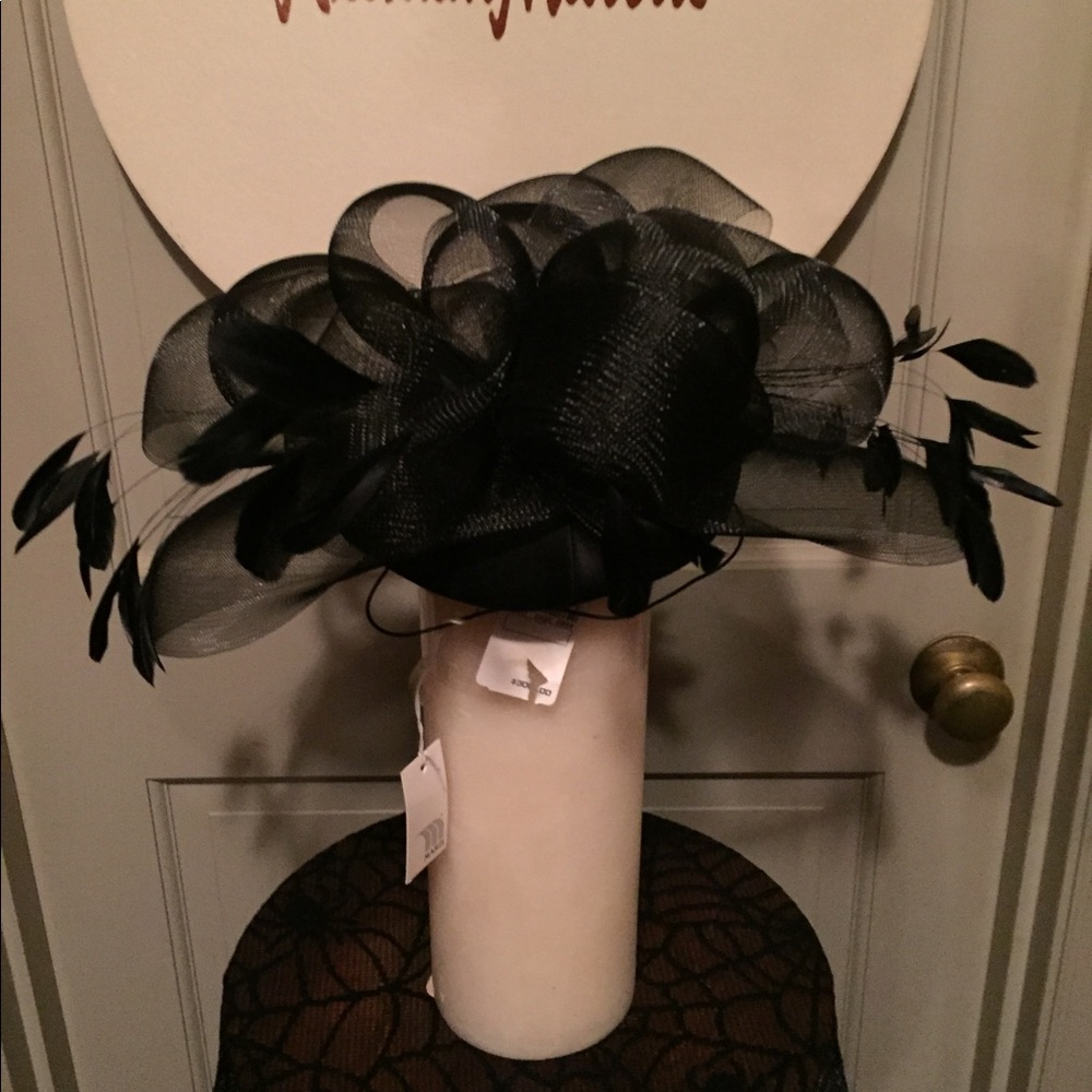 Chic Black Mesh Fascinator Hat - Picture 4 of 5